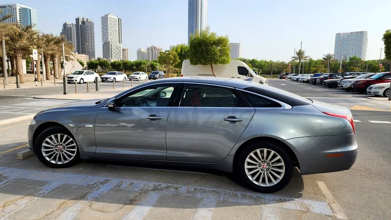 جاكوار XJ 2.0 لتر - 2015 - حالة ممتازة - عدد قليل من الأميال63491177132290111