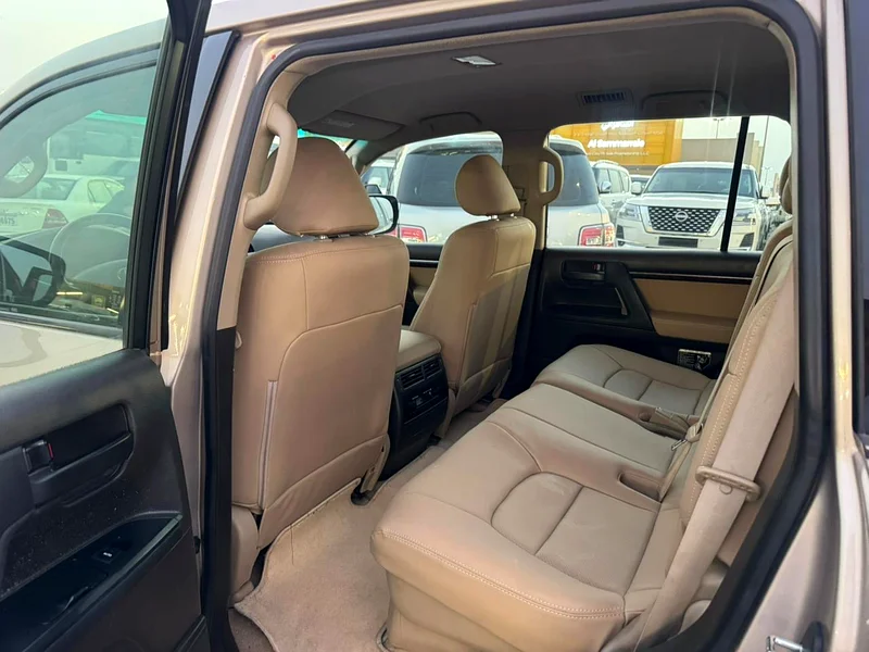 Toyota landcruiser 2011 v6 $% color GCC calen car63484694072450114