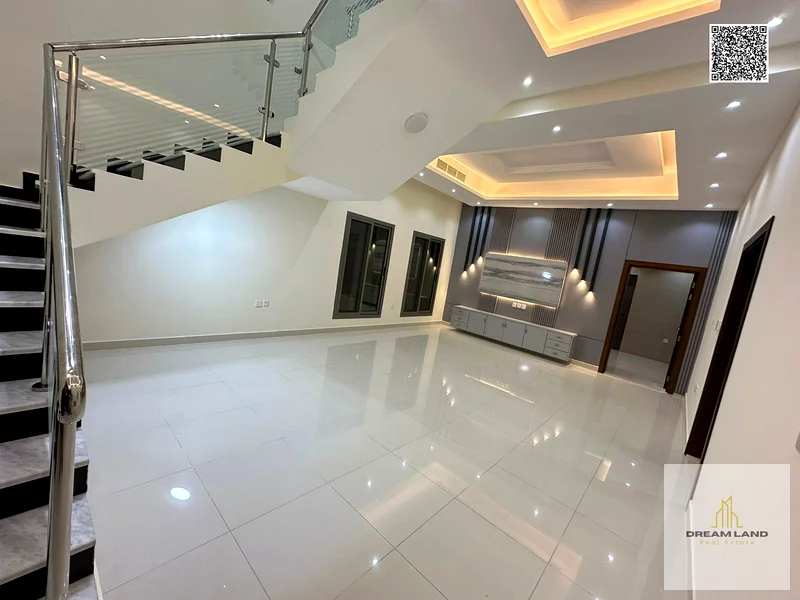 For sale, a villa at a price including registration fees, water, electricity, and air conditioners. Ownership is negotiable. It has a large courtyard.63899554815362113
