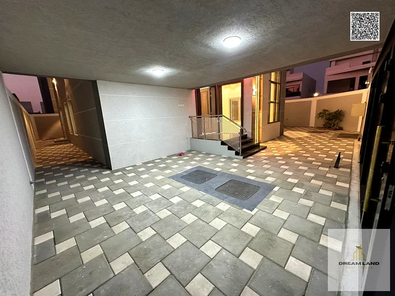 For sale, a villa at a price including registration fees, water, electricity, and air conditioners. Ownership is negotiable. It has a large courtyard.63899554815362112