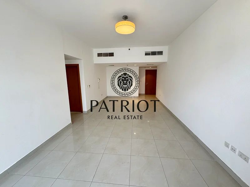 عرض ساخن | شقة من غرفتين وصالة خلف مترو سوق التأمين | 98 ألف63744067181314111