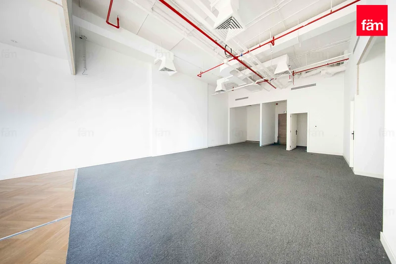 TWO PARKINGS | VACANT | FITTED | GRADE A63826174501123112