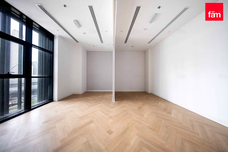 TWO PARKINGS | VACANT | FITTED | GRADE A63826174501123113