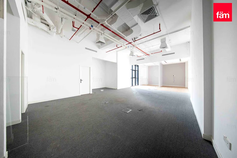 TWO PARKINGS | VACANT | FITTED | GRADE A63826174501123114