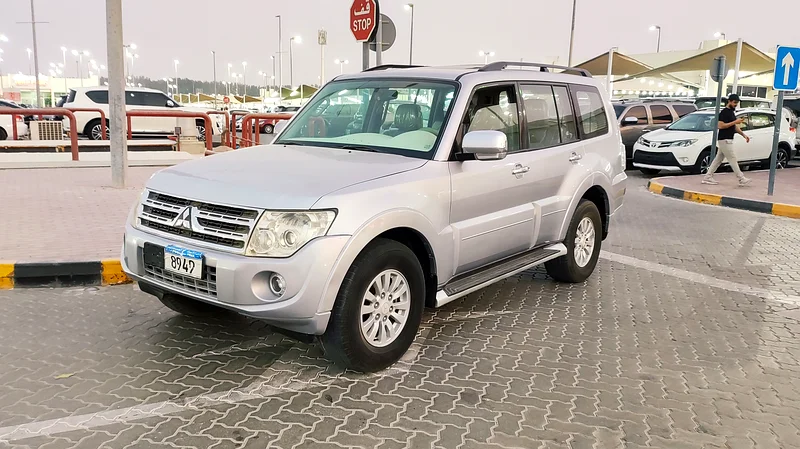 MITSUBISHI PAJERO 2012 GCC FULL OPTION WITH SUNROOF LEATHER CROSS CONTROL SYSTEM VERY CLEAN CAR63482188095619113