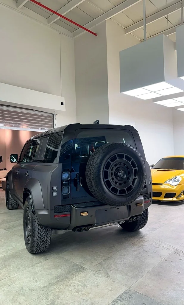 LAND ROVER DEFENDER OCTA63482810211457112