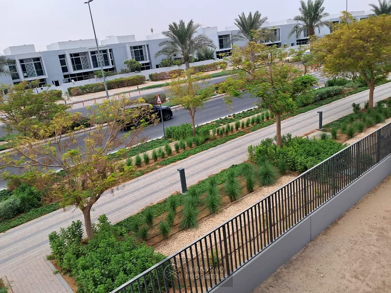 وحدة الزاوية - تاون هاوس واسعة مكونة من 4 غرف نوم + غرفة خادمة | موقع متميز في حي الم رانيم 1، مو دون63926297331073112