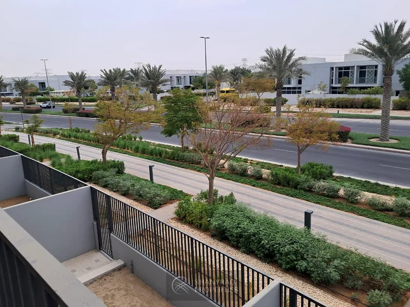 وحدة الزاوية - تاون هاوس واسعة مكونة من 4 غرف نوم + غرفة خادمة | موقع متميز في حي الم رانيم 1، مو دون63926297331073110