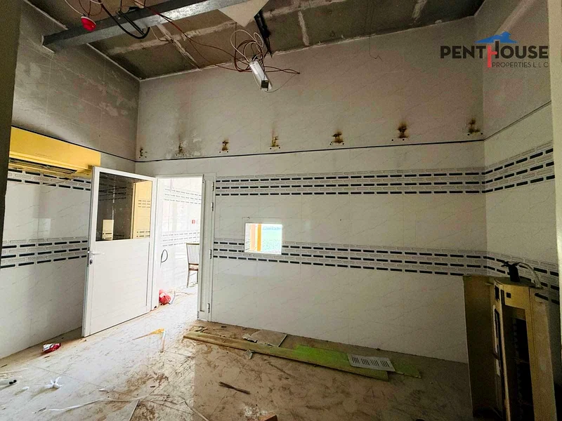 Corner Retail Shop Available| Fitted In Spain63616335674371113