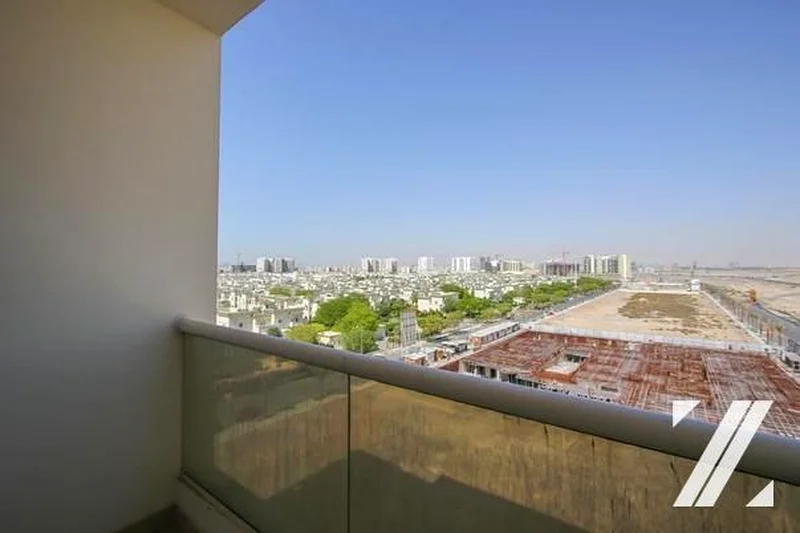 وحدة واسعة | سقف عالي | شرفة | هادئة64158508499842112