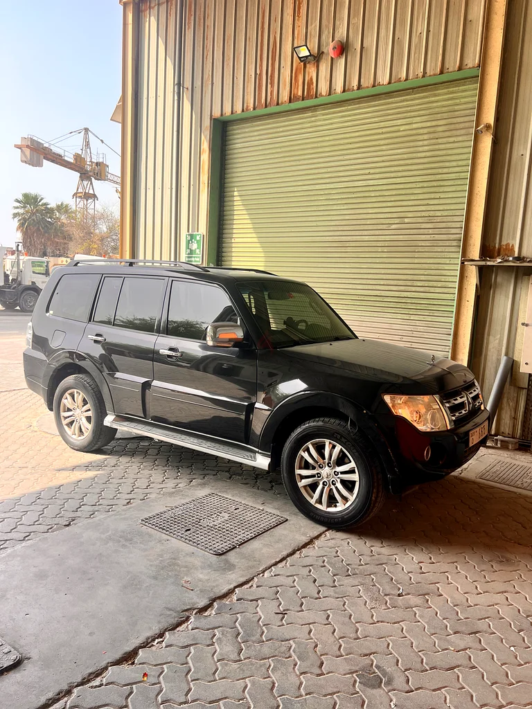 Black Mitsubishi Pajero Full Option63489196718979111