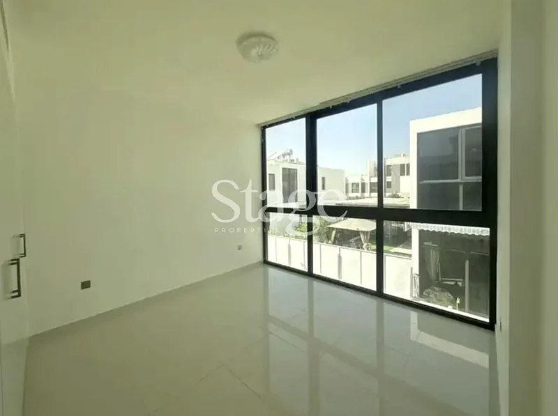 فيلا بـ 3 غرف نوم بالإضافة إلى غرفة الخادمة | حديقة واسعة63740961663617110