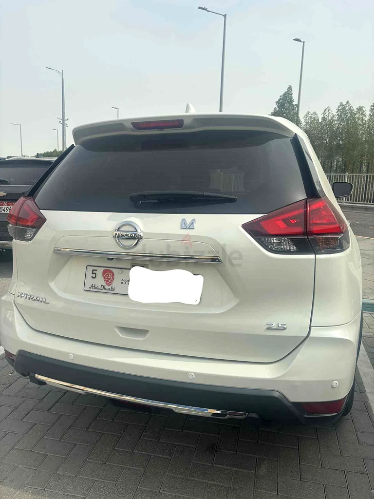 نيسان بيضاء من طراز X-trail للبيع  
حالة ممتازة63488079237633112