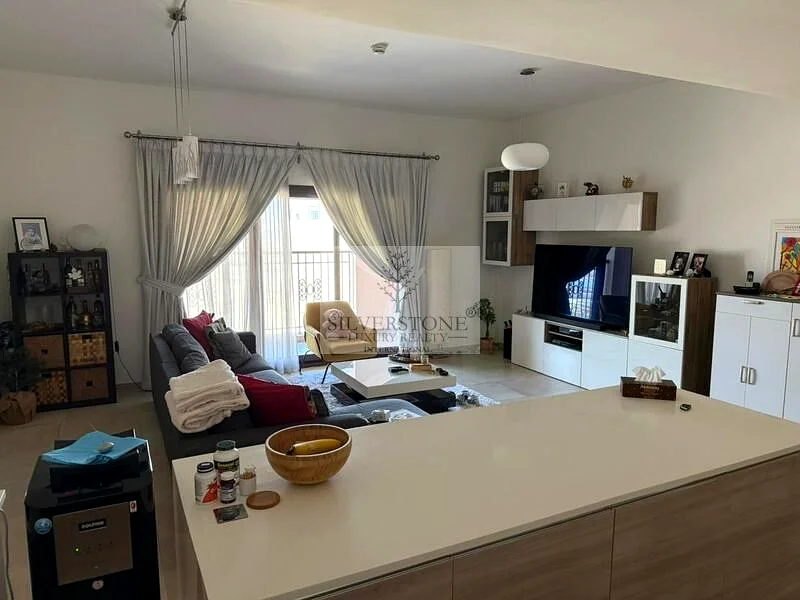 شاغر | معيشة عصرية | تخطيط واسع63926871535746114