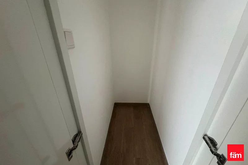 Ready to move | Close to Metro | Cozy63725276118529113