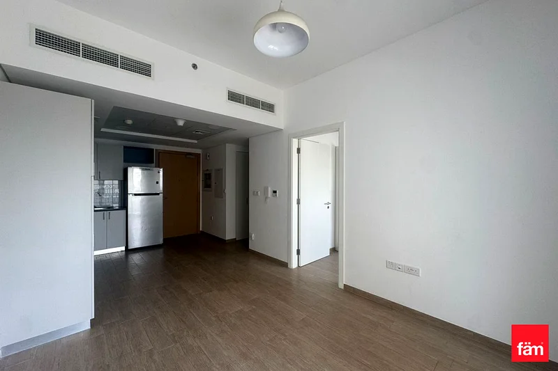 Ready to move | Close to Metro | Cozy63725276118529111