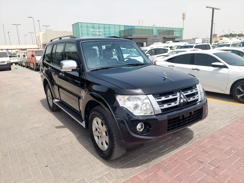 Mitsubishi pajero 2012.Full option63482188088321113