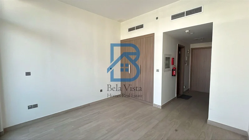 High Floor Studio | Azizi Riviera | 4 Cheques63800513328129114