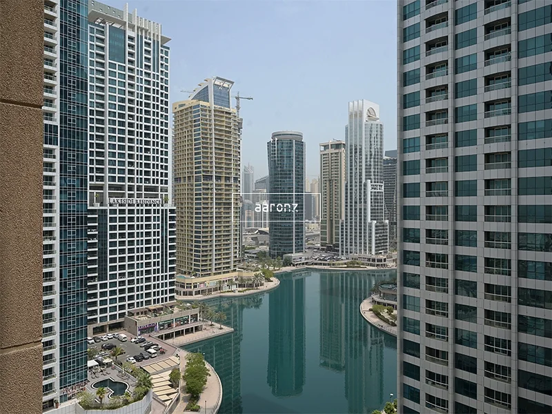 شقتان نوم + غرفة خادمة | شاغرة | شرفتان | غير مفروشة63748770514819110