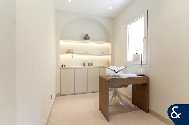 Exclusive | Newly Renovated | Furnished | 4M63922512613634113