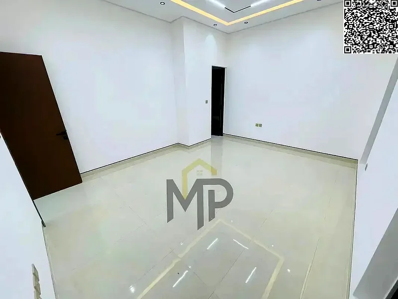 فرصة ذهبية بتشطيبات مميزة وتصميم ممتاز في منطقة الهيليو 2 مقابل مجتمع أزها، وبسعر يشمل التسجيل63899448226819111