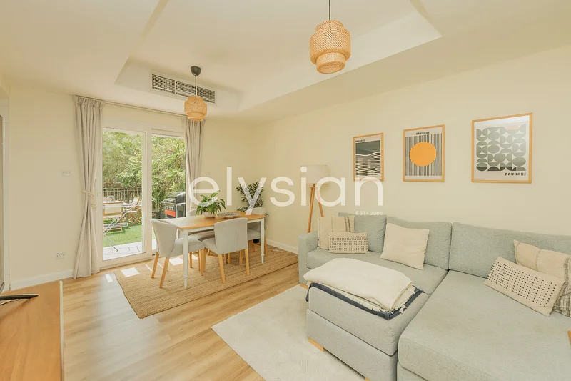 Type 4M | Well Maintained | Backing the Lake63922626135425110