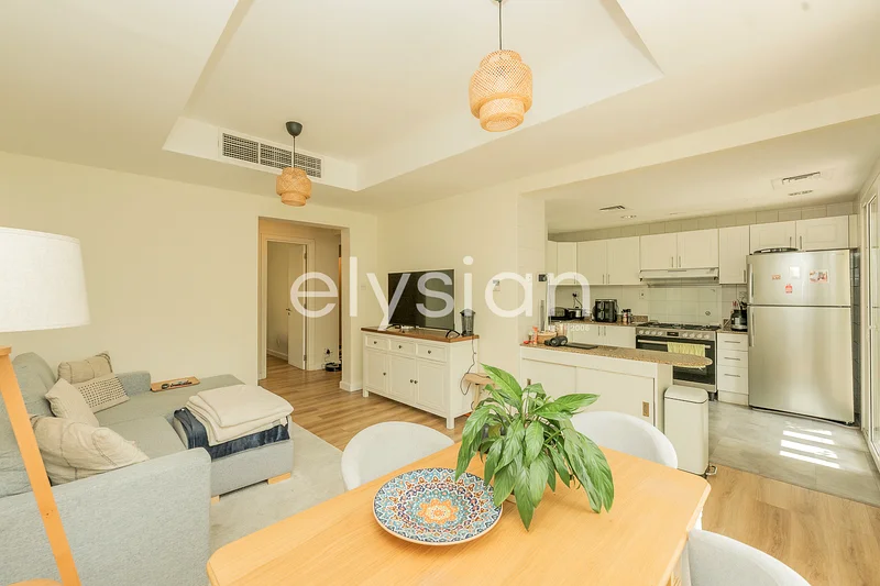 Type 4M | Well Maintained | Backing the Lake63922626135425112