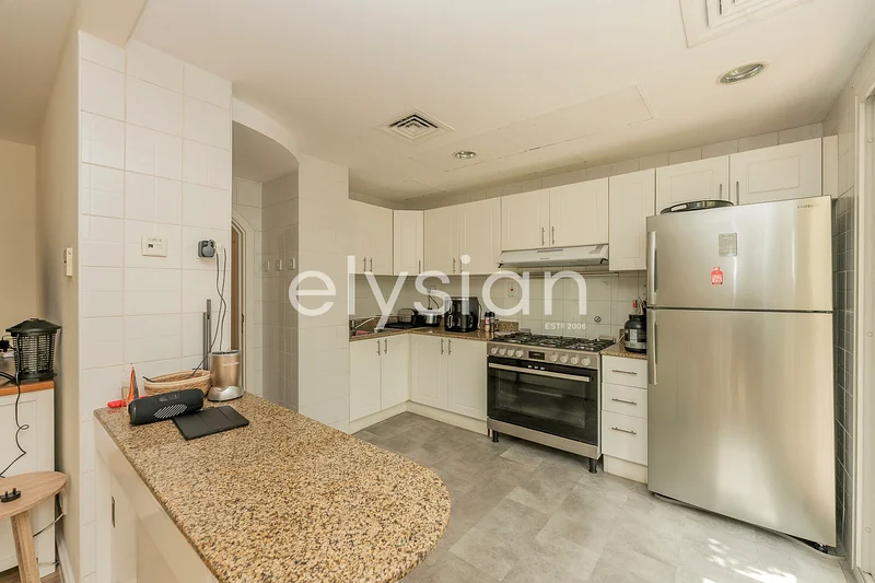 Type 4M | Well Maintained | Backing the Lake63922626135425113