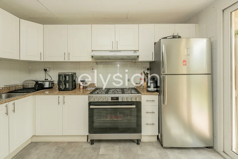Type 4M | Well Maintained | Backing the Lake63922626135425114