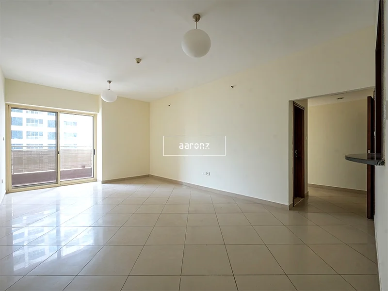 شقتان نوم + غرفة خادمة | شاغرة | شرفتان | غير مفروشة63748770514819113