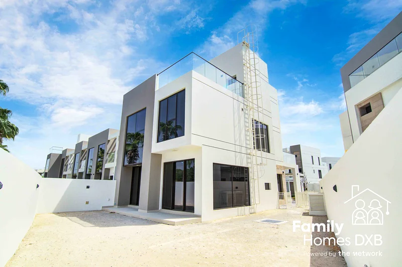 Brand New | Single Row | Large Plot | Negotiable63971398029570110