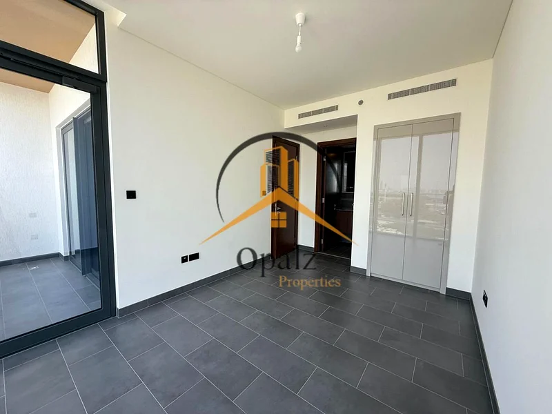 •	Bedroom with Attached Balcony  •	Built in wardrobes  •	Spacious Hall with Balcony  •	Open kitchen •	Gas line  (Adi)64018070780162113
