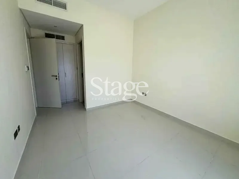 شاغرة | فيلا 3 غرف نوم مع غرفة خادمة ومطبخ مغلق | واسعة64003014074499113