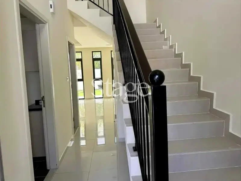 فيلا بـ 3 غرف نوم بالإضافة إلى غرفة الخادمة | حديقة واسعة63740961663617113
