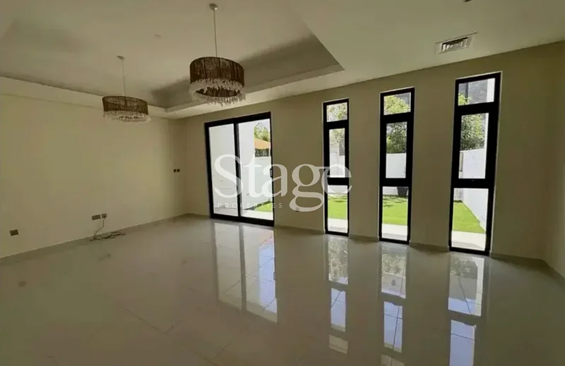 فيلا بـ 3 غرف نوم بالإضافة إلى غرفة الخادمة | حديقة واسعة63740961663617111