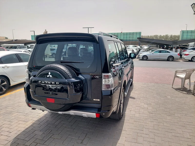 Mitsubishi pajero 2012.Full option63482188088321114