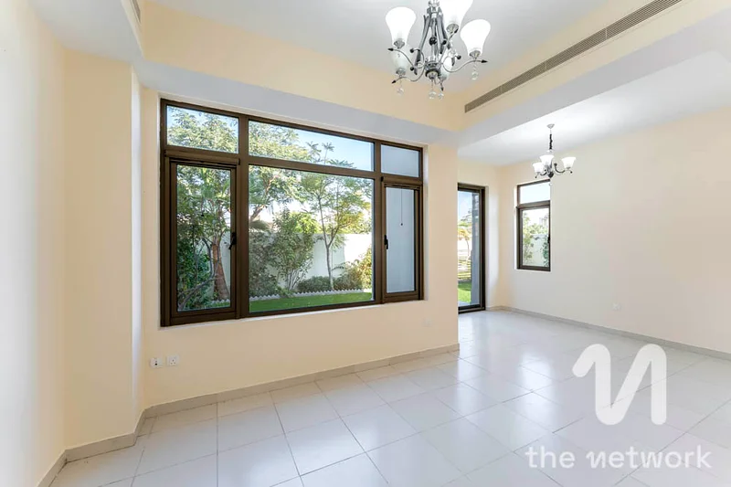 SINGLE ROW | PARK VIEW | LARGE PLOT63918088186114112