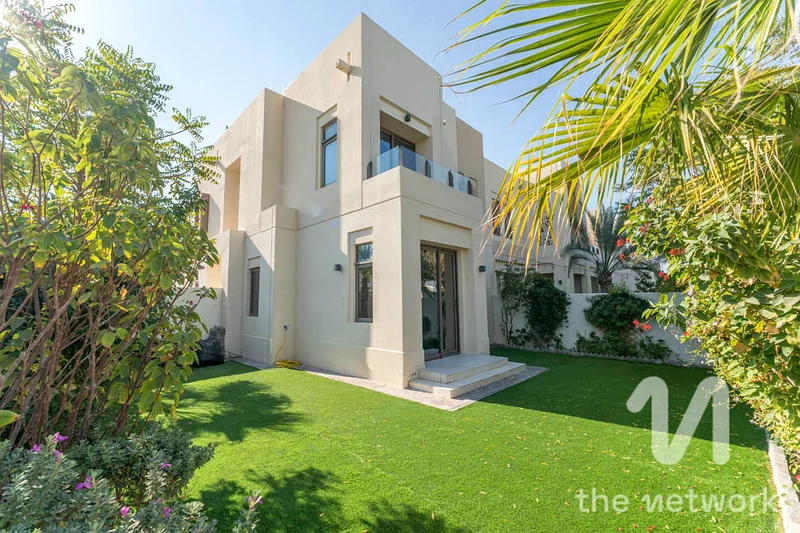SINGLE ROW | PARK VIEW | LARGE PLOT63918088186114110