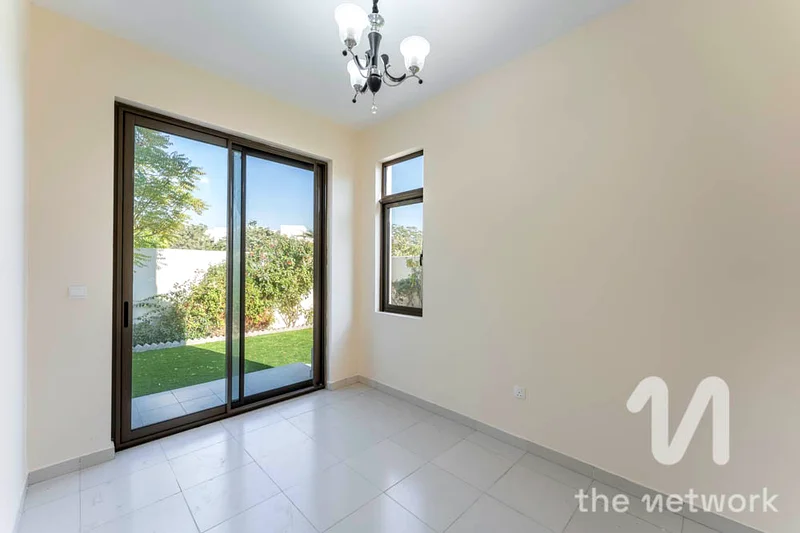 SINGLE ROW | PARK VIEW | LARGE PLOT63918088186114113