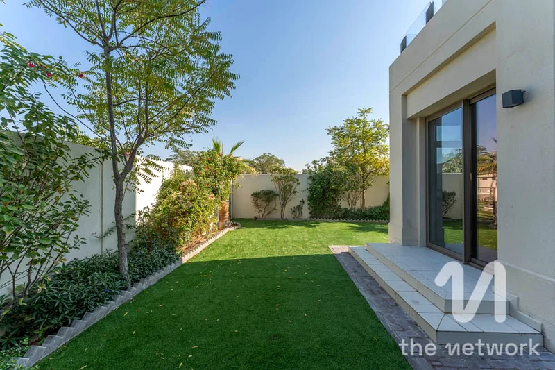 SINGLE ROW | PARK VIEW | LARGE PLOT63918088186114111
