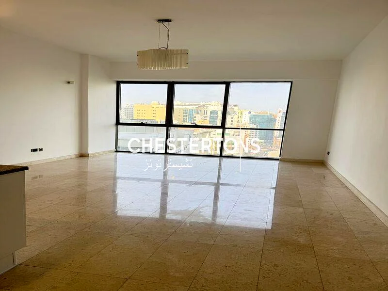 تصميم كبير | واسع | شاغر63743604651906112