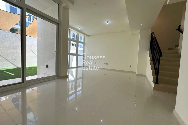 أنيقة\فيلا فسيحة من 3 غرف نوم مع خادمة (R2M14)63741439954179111