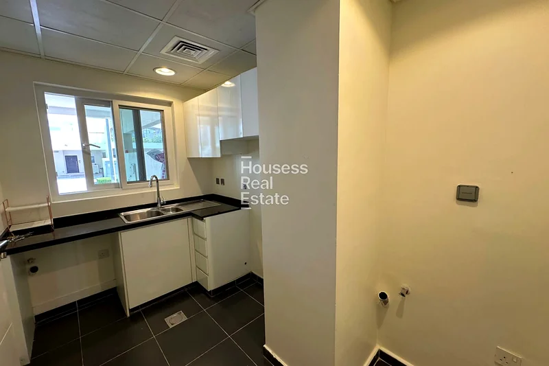 أنيقة\فيلا فسيحة من 3 غرف نوم مع خادمة (R2M14)63741439954179114