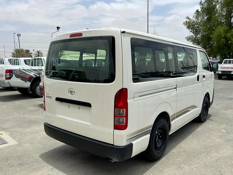 Toyota Hiace Bus 2.5L STD Diesel MT63484442786305113