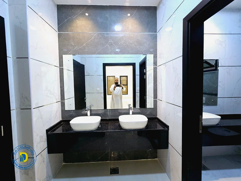 فيلا كبيرة مكونة من 7 غرف للبيع في الحزيو 2. يشمل السعر رسوم التسجيل ورسوم الملكية.63912904001410114