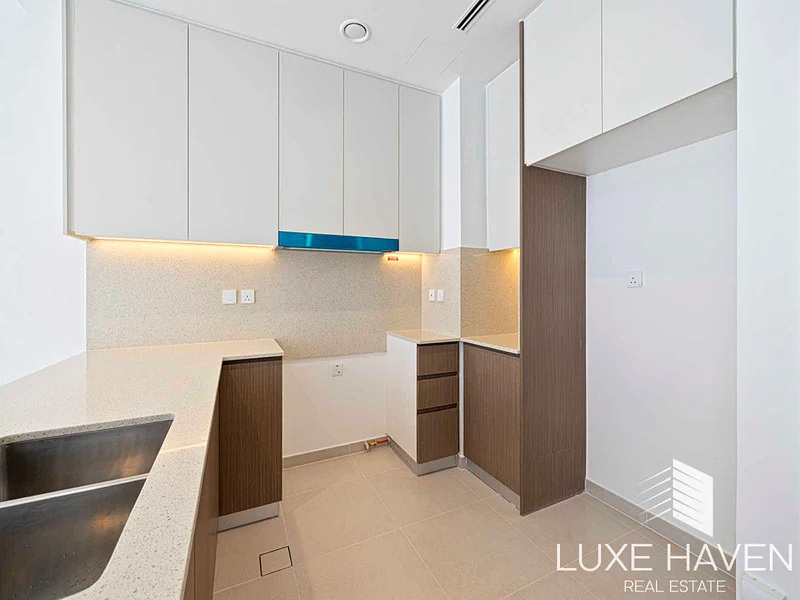 Next to Pool and Park | Middle unit63806008997763114