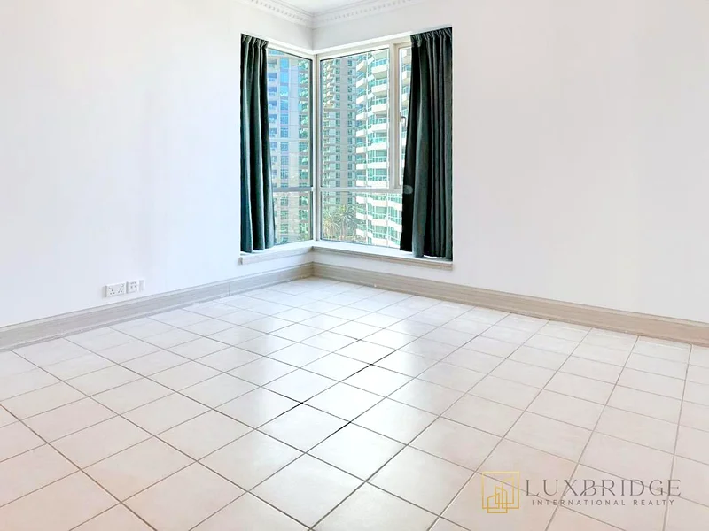 Open To Offers | Plus Study | Vacant63777825325442113