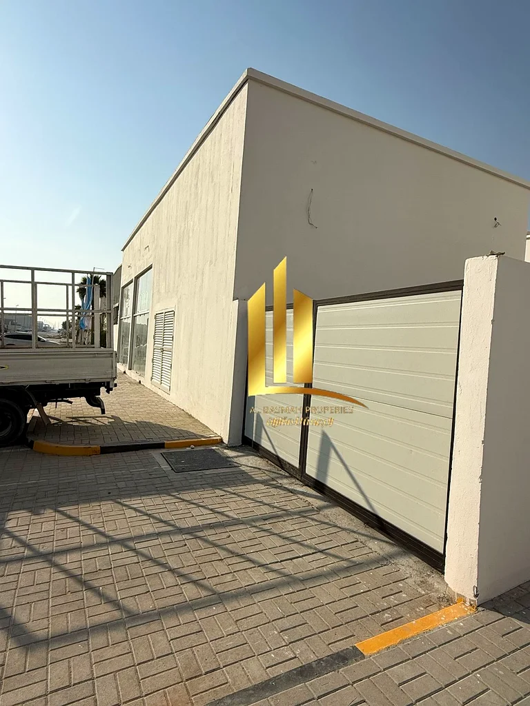 Warehouse for sale in Al Hanou Al Jalil, Al Sajaa Industrial Area. (Warehouse + Workers' Housing + Retail Shops). Land area: 21,265 sq ft. Property Sp63818717680386111