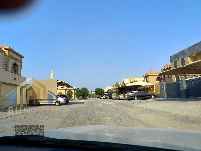 فيلا واسعة للإيجار في المويهات 1، عجمان، تقع خلف نستو، مصممة للعائلات الكبيرة بتشطيبات حديثة. تحتوي الفيلا على 5 غرف نوم كبيرة63712336427778111