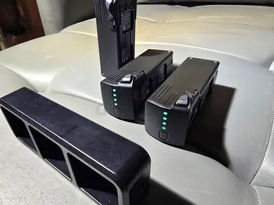 DJI MAVIC 3 SERIES BATTERIES AND CHARGING HUB